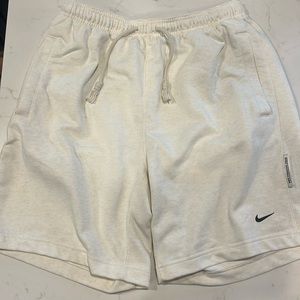 Nike Standard Issue Shorts - White